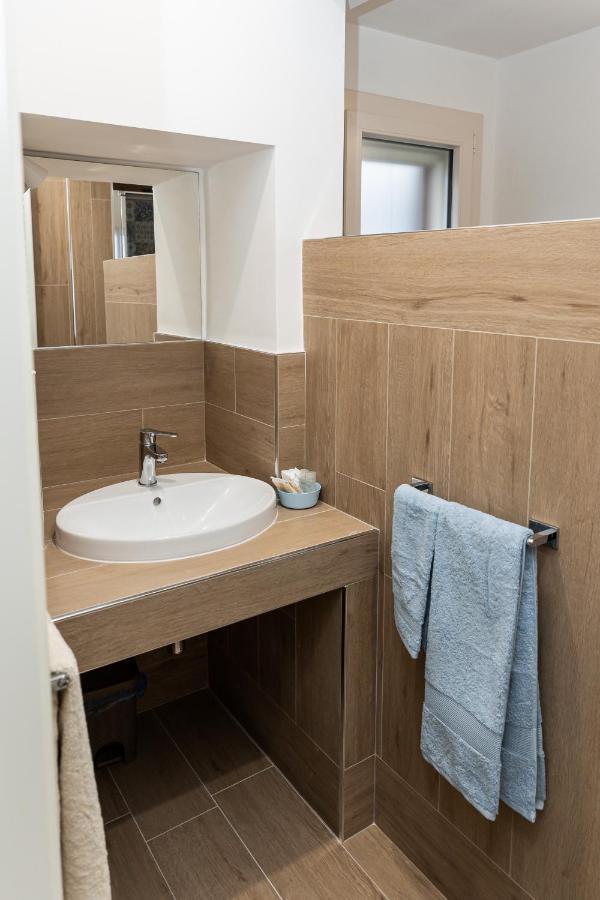 Peter & Dove'S House Bed & Breakfast Mola di Bari Exterior foto