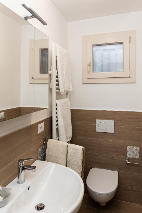 Peter & Dove'S House Bed & Breakfast Mola di Bari Exterior foto