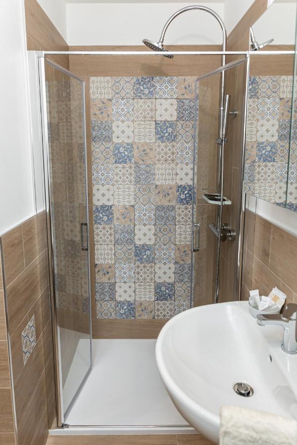 Peter & Dove'S House Bed & Breakfast Mola di Bari Exterior foto